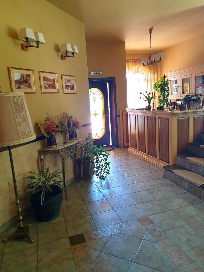 Ieşelniţa Pensiunea Casa Mircea & Restaurant מראה חיצוני תמונה