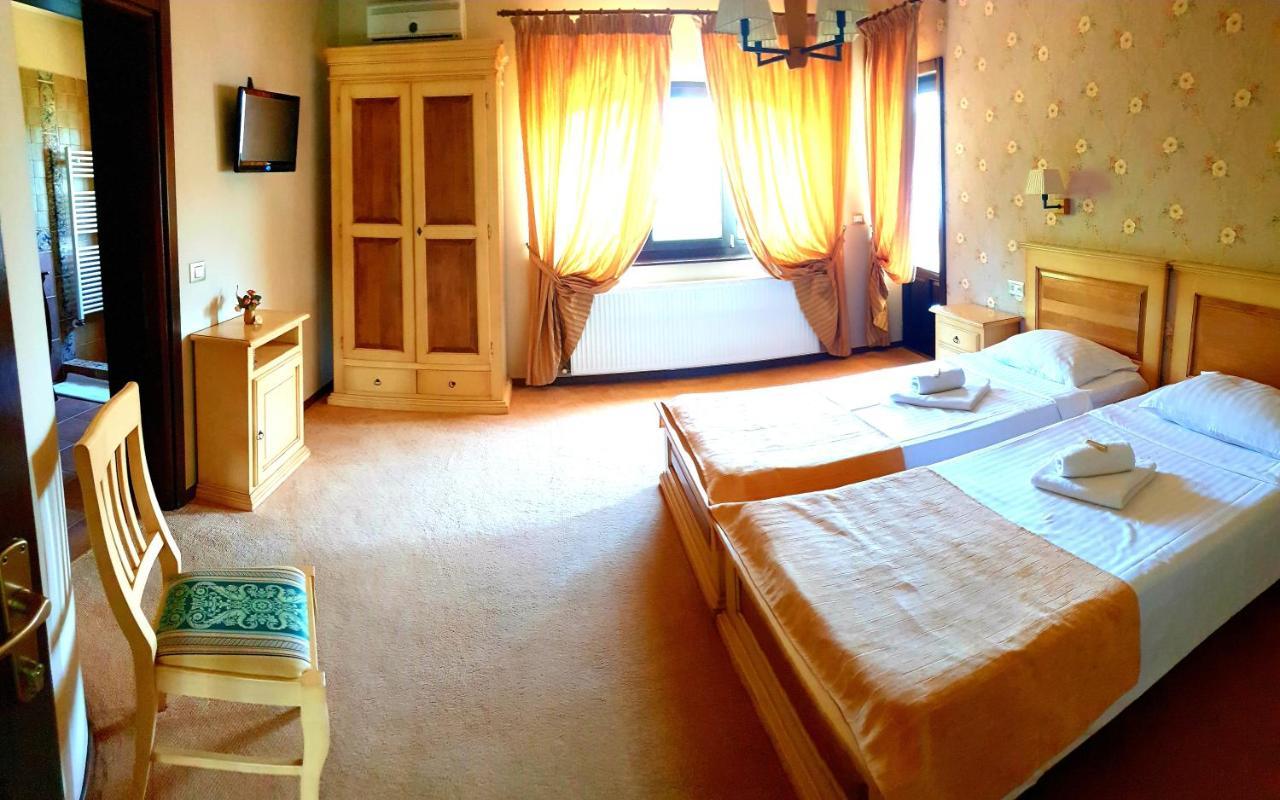 Ieşelniţa Pensiunea Casa Mircea & Restaurant מראה חיצוני תמונה