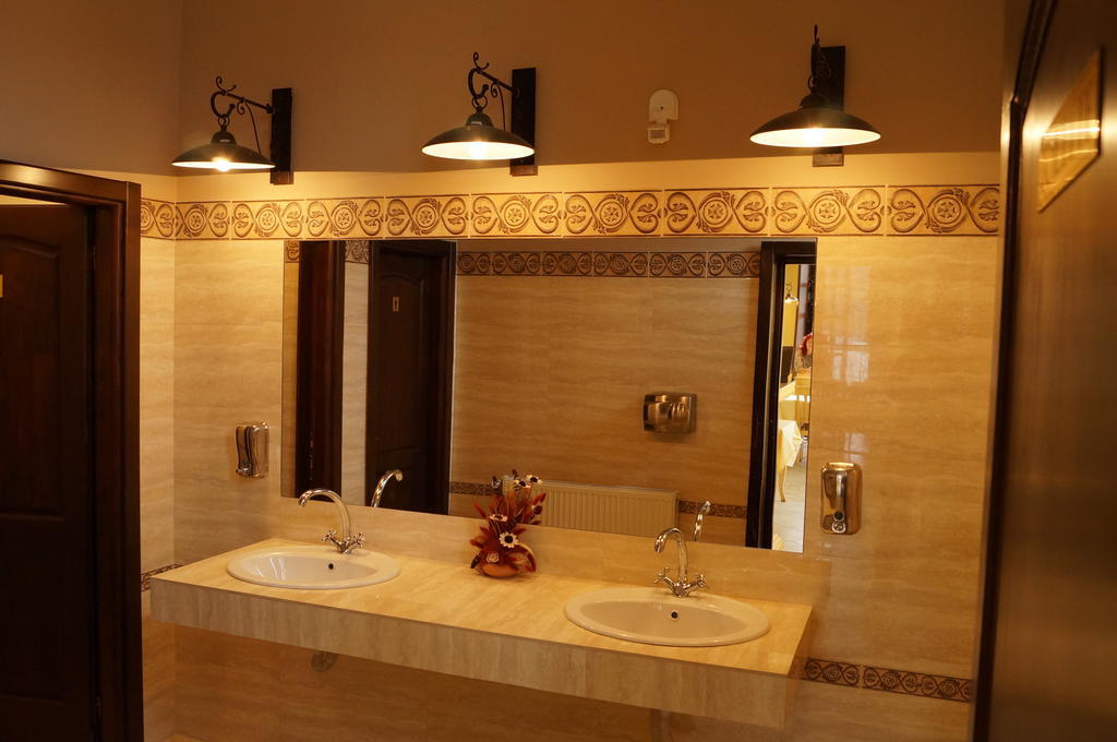 Ieşelniţa Pensiunea Casa Mircea & Restaurant מראה חיצוני תמונה